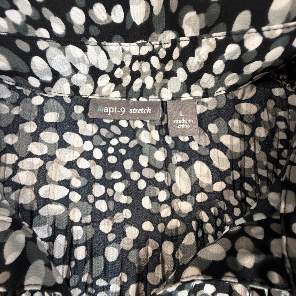 Apt. 9 Womens Large Black White Abstract Pebble Print Pleated Button Blouse - Picture 4 of 9